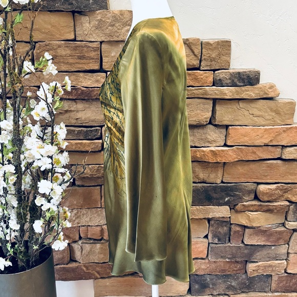 Green Blouse - Picture 3 of 4